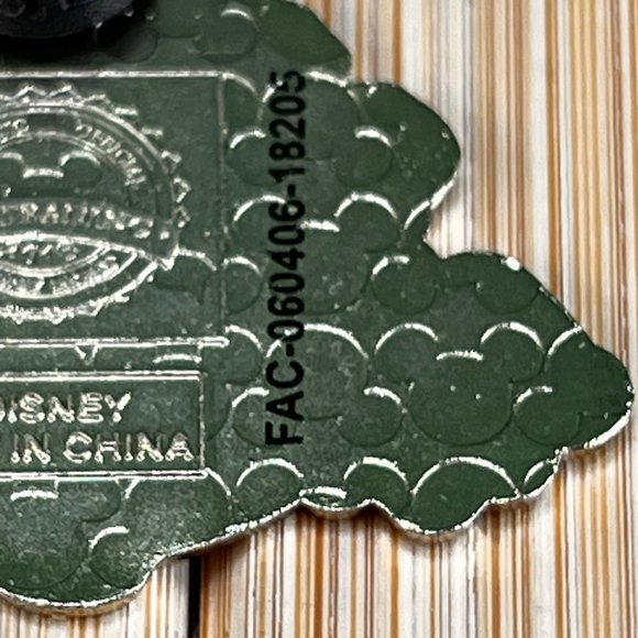 Disney Parks Princess Aurora Sleeping Beauty Glitter Castle Pin - Picture 3 of 5